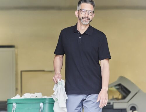 Bezpečnosť v rámci služby s komplexným servisom: so svojím systémom SaCon nastavuje MEWA štandardy v preprave opakovane použiteľných utierok